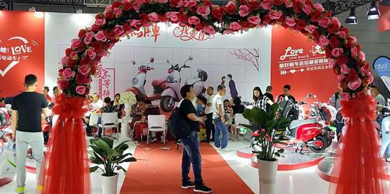 五(wu)星黑馬獨(du)辟溪徑，“我(wo)愛你”新品(pin)類獲贊無(wu)數